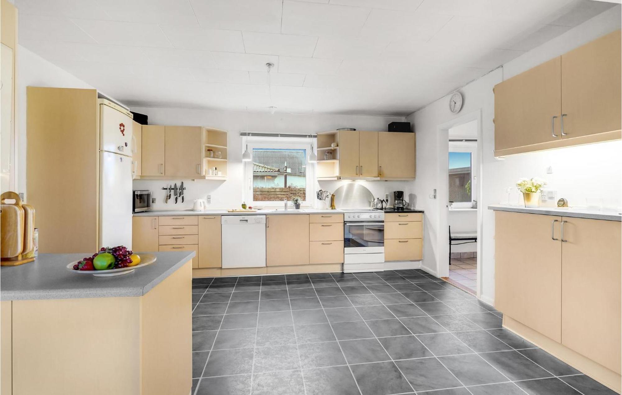 Beautiful Home In Nakskov With Kitchen Luaran gambar